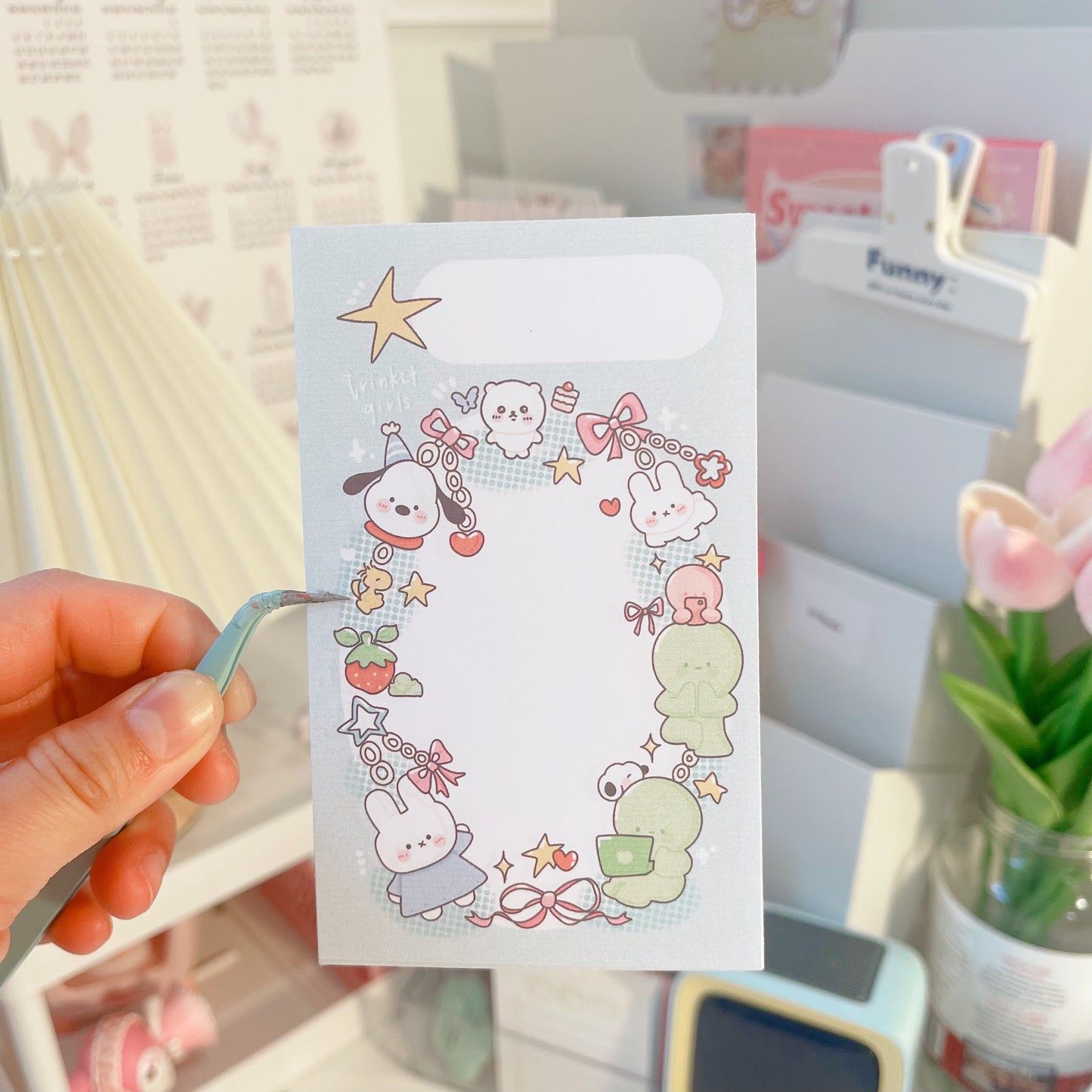 Trinkets girl memo pad
