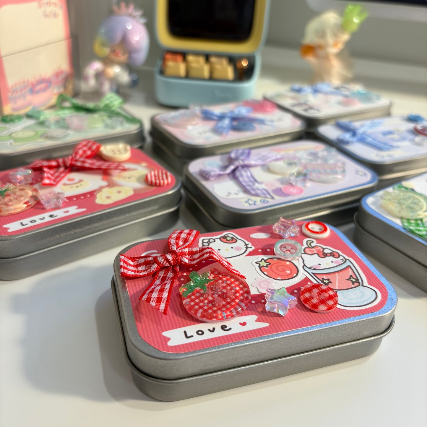 Hand deco tin cases